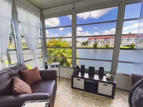 4751 NW 21st St #210, Lauderhill, FL 33313