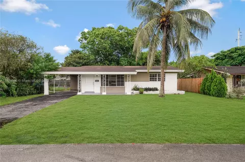 2431 Gulfstream Dr, Miramar, FL 33023