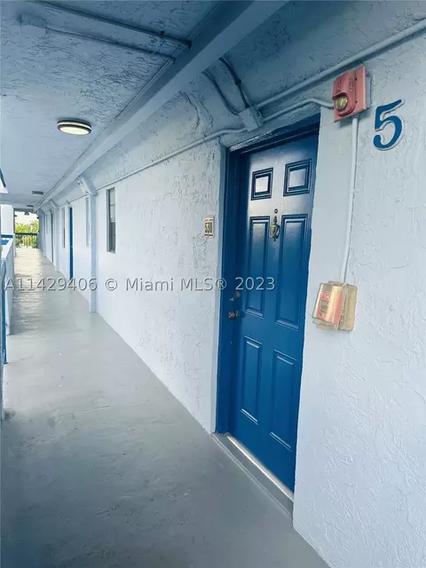 9460 Fontainebleau Blvd #530, Miami, FL 33172