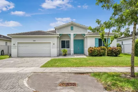 1860 NE 2nd St, Homestead, FL 33033