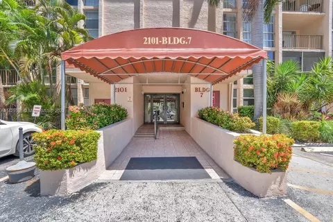 2101 Atlantic Shores Blvd #111, Hallandale Beach, FL 33009