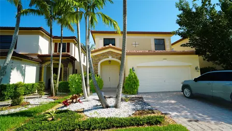 10041 NW 87th Ter, Doral, FL 33178