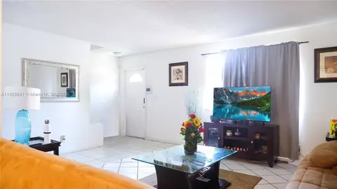 5743 Blueberry Ct #109, Lauderhill, FL 33313