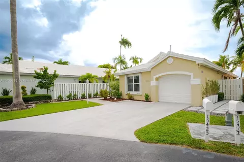 15425 SW 47th Ter, Miami, FL 33185
