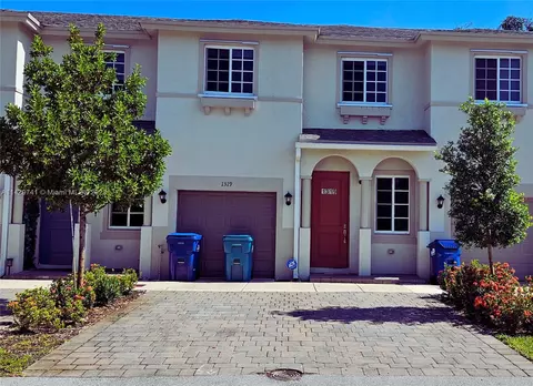 1319 NW 208th Ter, Miami Gardens, FL 33169