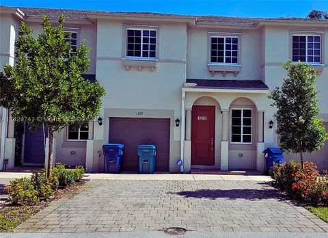 1319 NW 208th Ter, Miami Gardens, FL 33169