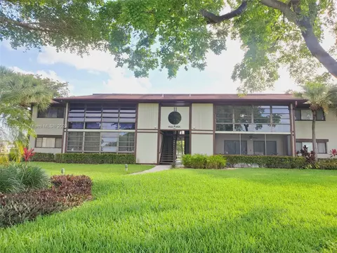 9507 W Mcnab Rd #202, Tamarac, FL 33321