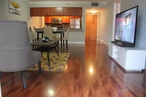 1200 Brickell Bay Dr #2804, Miami, FL 33131