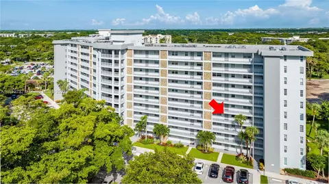 625 Oaks Dr #402, Pompano Beach, FL 33069