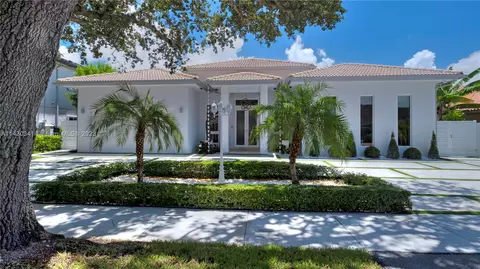 16907 NW 83rd Pl, Miami Lakes, FL 33016
