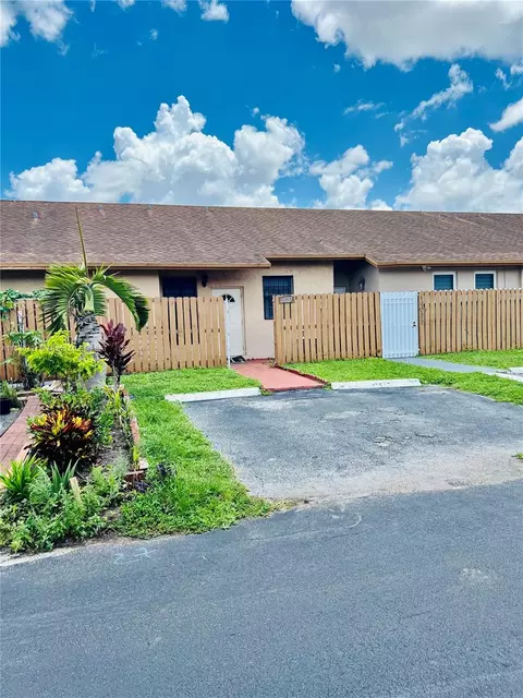 19037 NW 67th Pl, Hialeah, FL 33015
