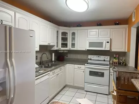 9004 SW 137th St #E, Miami, FL 33176