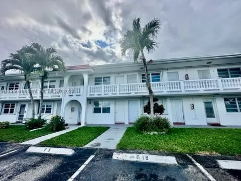100 NE 203rd Ter #4, Miami Gardens, FL 33179