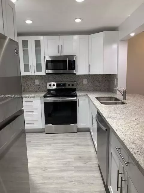 9611 SW 77th Ave #302-A, Miami, FL 33156