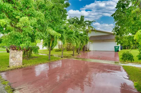 19951 SW 79th Ave, Cutler Bay, FL 33189