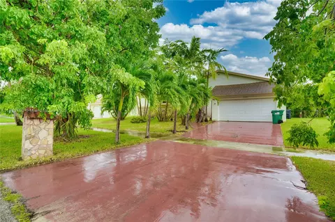 19951 SW 79th Ave, Cutler Bay, FL 33189