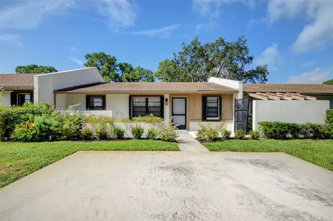 6132 Fairfield Cir #7, Greenacres, FL 33463