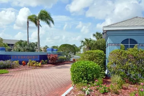 1677 SE Green Acres Cir #LL 102, Port Saint Lucie, FL 34952