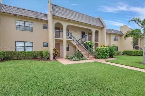 130 Lake Nancy Dr #202, West Palm Beach, FL 33411
