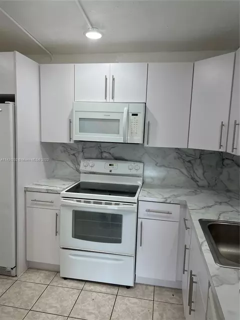 13701 Kendale Lakes Cir #B-211, Miami, FL 33183