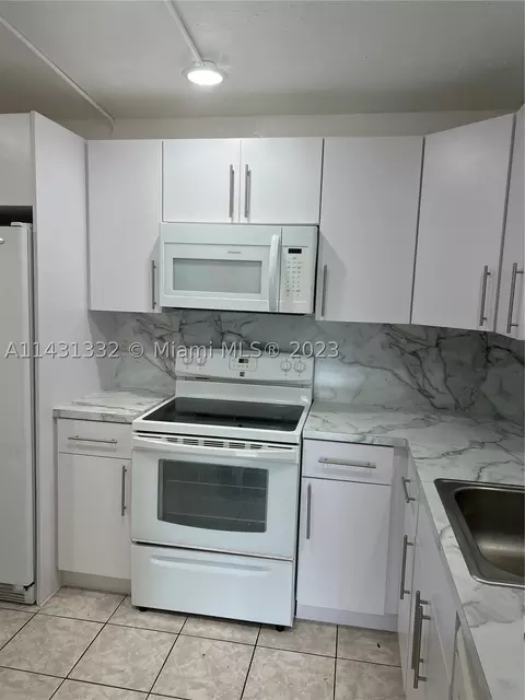 13701 Kendale Lakes Cir #B-211, Miami, FL 33183