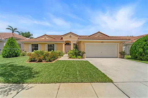 355 SW 188th Ave, Pembroke Pines, FL 33029