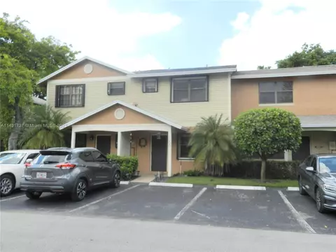 10442 NW 6th St, Pembroke Pines, FL 33026