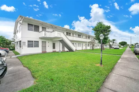 52 NE 204th St #9, Miami Gardens, FL 33179
