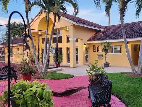 7640 Westwood Dr #411, Tamarac, FL 33321
