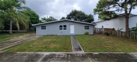 911 W Perry St, Lantana, FL 33462