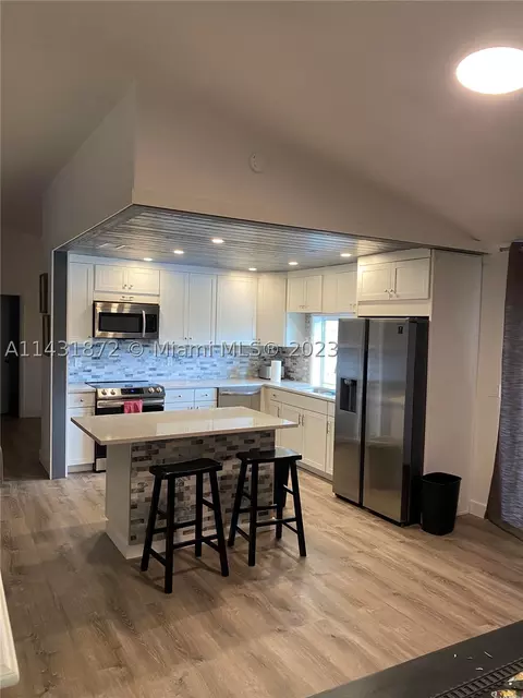 901 Cardinal Pl, Homestead, FL 33035