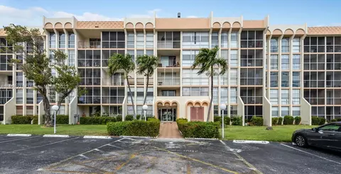 501 Three Islands Blvd #519, Hallandale Beach, FL 33009
