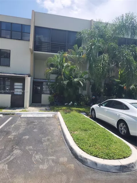20350 W Country Club Dr #108-4, Aventura, FL 33180
