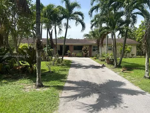 9855 SW 62nd St, Miami, FL 33173