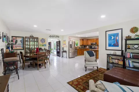 201 S Bel Air Dr, Plantation, FL 33317
