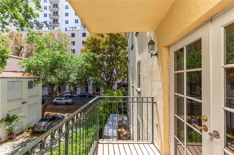 323 Navarre Ave #206, Coral Gables, FL 33134