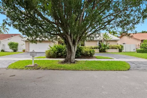 8482 SW 82nd Ter, Miami, FL 33143