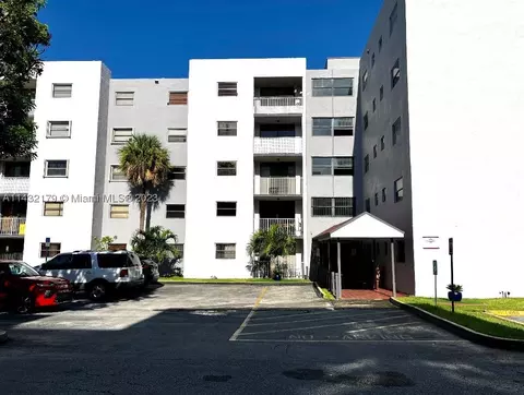 8185 NW 7th St #319, Miami, FL 33126