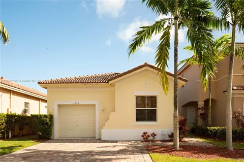 1033 NE 40th Rd, Homestead, FL 33033