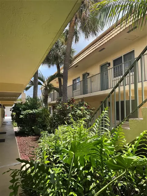 2300 SE 2nd St #21, Pompano Beach, FL 33062