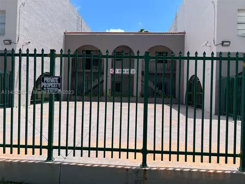 1350 W 53rd St #34, Hialeah, FL 33012