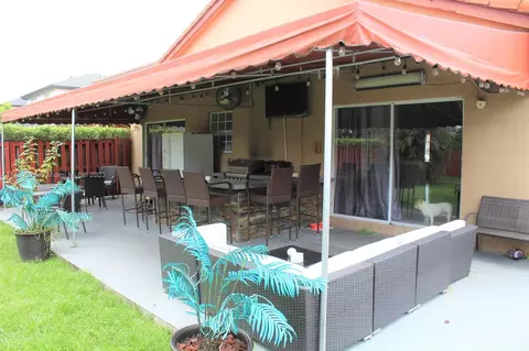 Undisclosed, Hialeah, FL 33015 photo 17