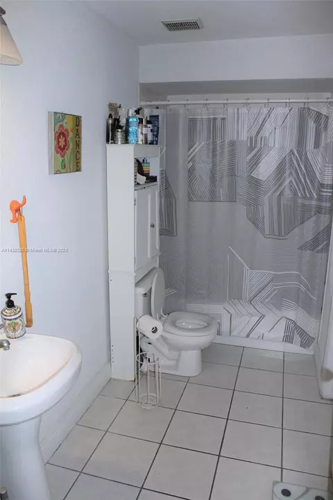 Undisclosed, Hialeah, FL 33015 photo 5