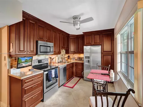 802 Cypress Grove Ln #402, Pompano Beach, FL 33069