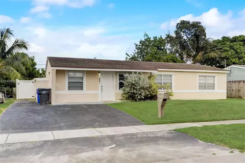 6981 Scott St, Hollywood, FL 33024