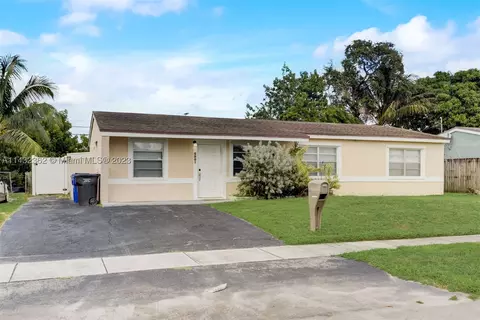 6981 Scott St, Hollywood, FL 33024