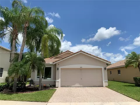 11885 SW 7th St, Pembroke Pines, FL 33025