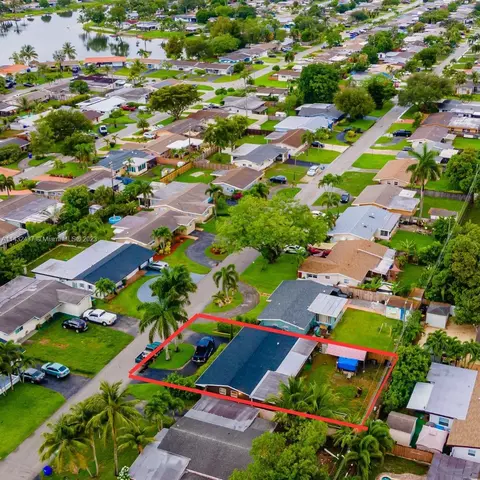 8211 NW 16th St, Pembroke Pines, FL 33024