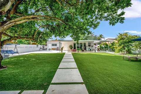 1617 NE 157th Ter, North Miami Beach, FL 33162