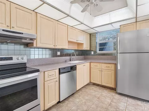 2751 Taft St #104, Hollywood, FL 33020